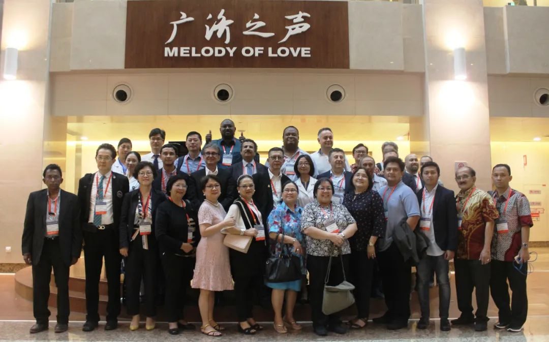 Belt and Road medical delegation visiting Zhejiang Second Hospital